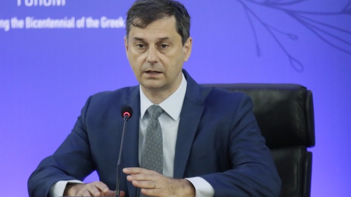 Θεοχάρης: Η αύξηση των κρουσμάτων δεν οφείλεται στους τουρίστες