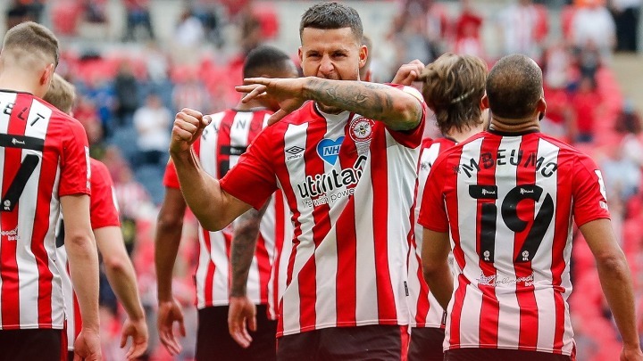 Άνοδος στην Premier League για τη Μπρέντφορντ, μπροστά σε 12.000 κόσμο