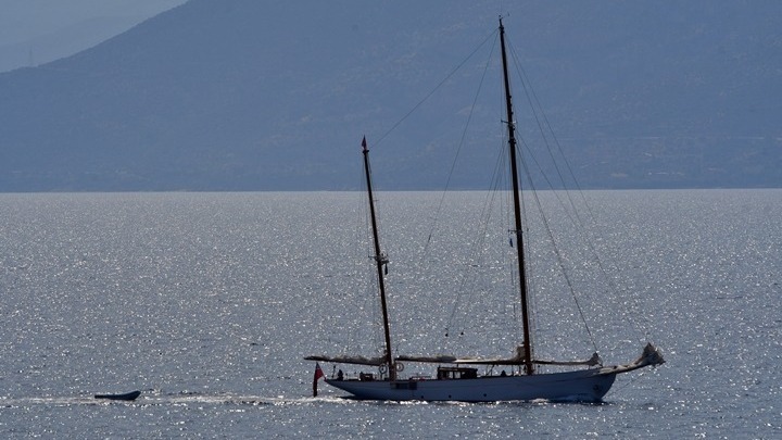 Αναφορά μηχανικής βλάβης σε τουριστικό σκάφος στη Λευκάδα με 22 επιβάτες