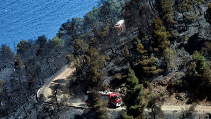 Κλιμάκιο του ΣΥΡΙΖΑ στις πληγείσες από την πυρκαγιά περιοχές