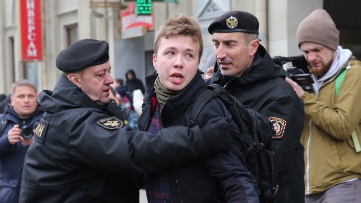 Λευκορωσία: Τι ισχυρίζονται οι αρχές για τον τρόπο που αντιλήφθηκαν τον Προτάσεβιτς στο αεροδρόμιο του Μινσκ