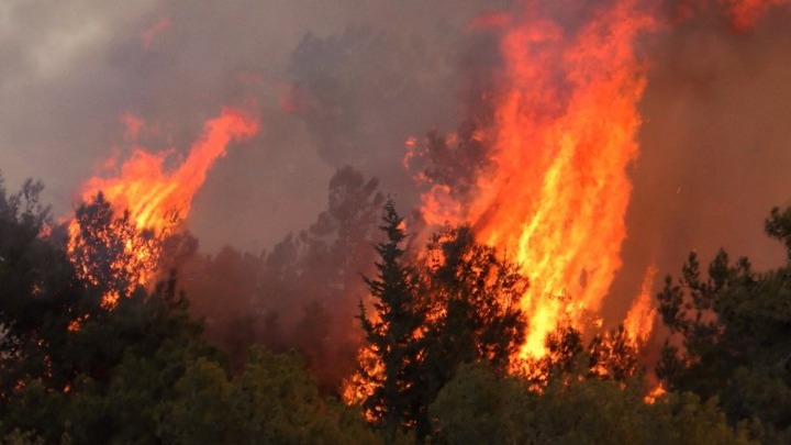 Φωτιά στην Κόρινθο: Αποπνικτική η κατάσταση και στην Αθήνα