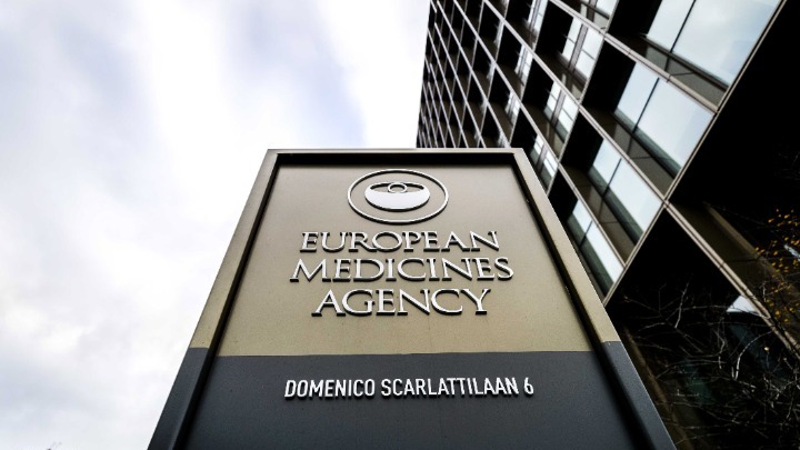 Μπουρλά: Νέα έκδοση του εμβολίου Pfizer – Θα αποθηκεύεται σε απλό καταψύκτη