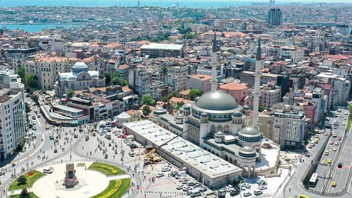 Ερντογάν: Εγκαινίασε το εμβληματικό τέμενος βάζοντας την σφραγίδα του στην πλατεία Ταξίμ