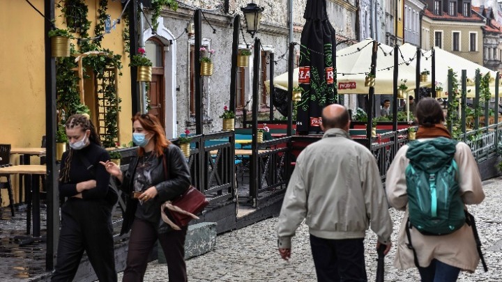 Πολωνία: Tζάκποτ στη λοταρία για ώθηση στην εκστρατεία εμβολιασμών