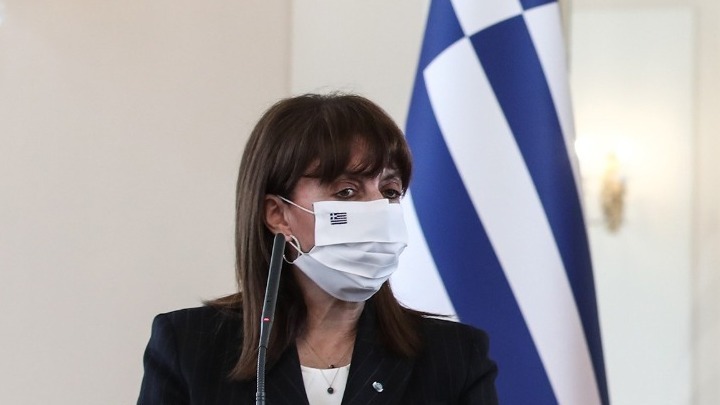 Στον «Μυστρά του Αιγαίου» μεταβαίνει η ΠτΔ για να τιμήσει τους νεκρούς της Σφαγής της Χίου