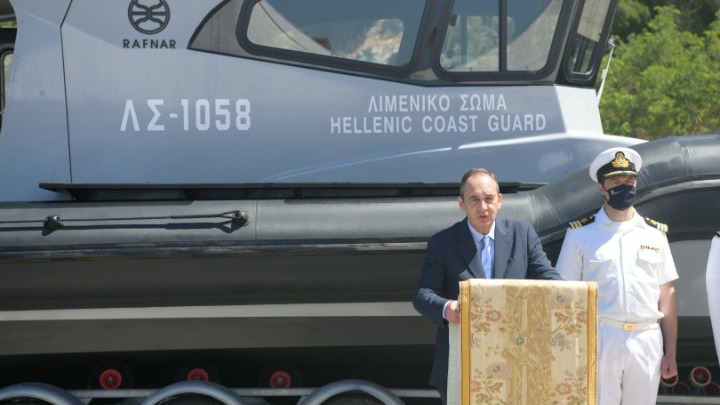 Άγιον Όρος: Τελετή παράδοσης του σκάφους που δώρισε η Ένωση Εφοπλιστών στο Λιμενικό, παρουσία  Πλακιωτάκη