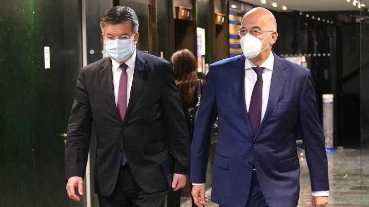 Τηλεφωνική συνομιλία Δένδια με τον ειδικό εκπρόσωπο της ΕΕ για το Κόσοβο