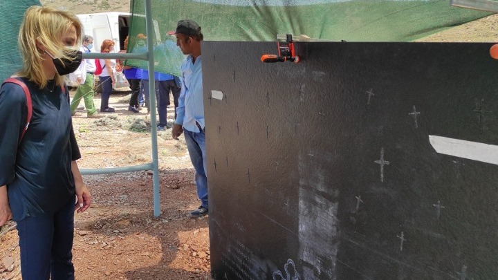 Τοποθέτηση αναμνηστικής στήλης για τους 6.000 πρόσφυγες που έχασαν τη ζωή τους στη Μακρόνησο