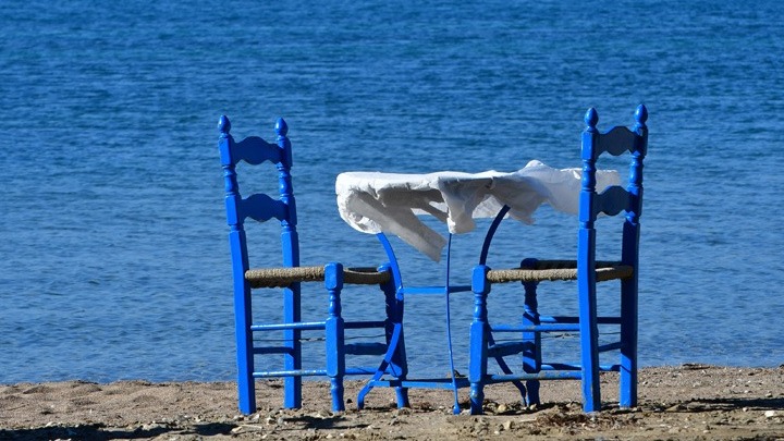 Τραπεζάκια έξω ξανά και στα Χανιά μετά από έξι μήνες