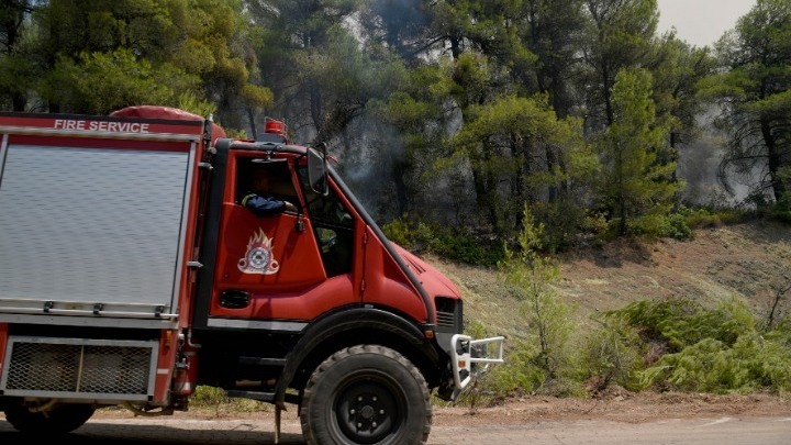 Σε ύφεση οι πυρκαγιές στα Καλάβρυτα