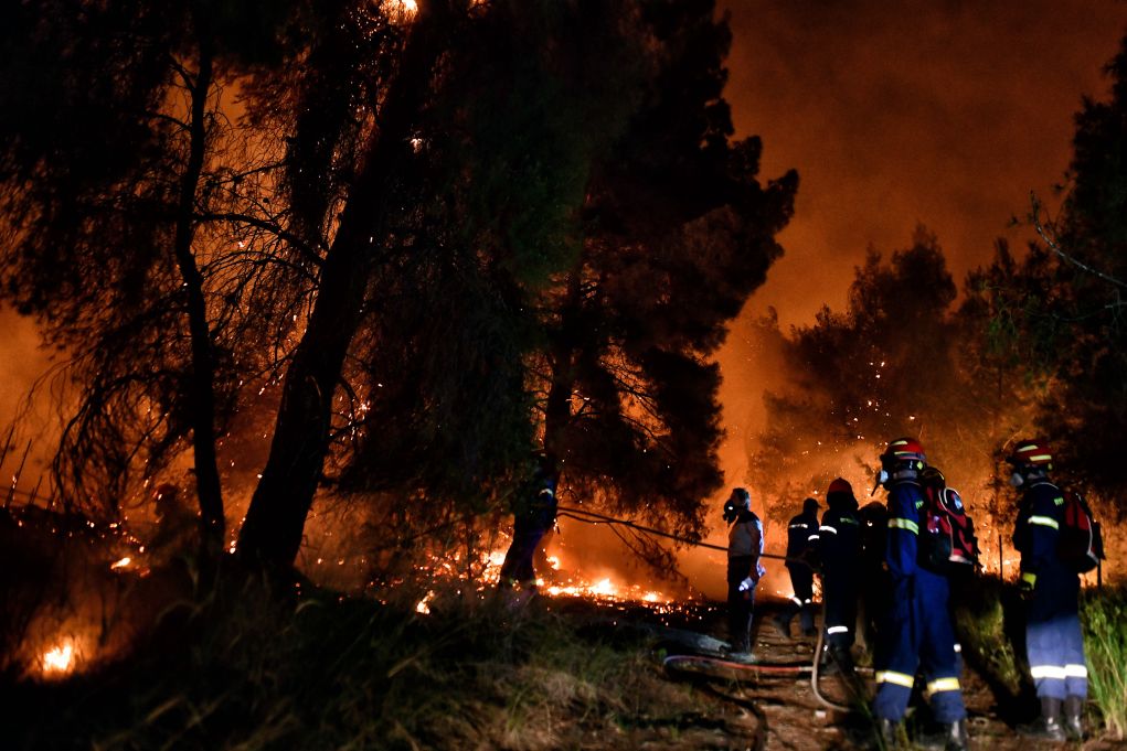 Ολονύχτια μάχη με τις φωτιές στην Εύβοια