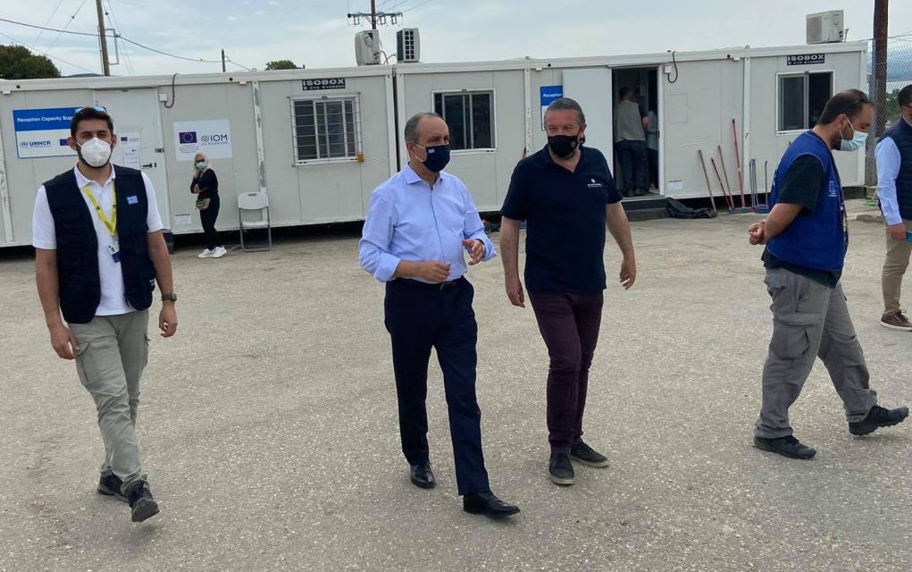 Επίσκεψη Θ. Καράογλου στη δομή φιλοξενίας αιτούντων άσυλο και προσφύγων Βαγιοχωρίου
