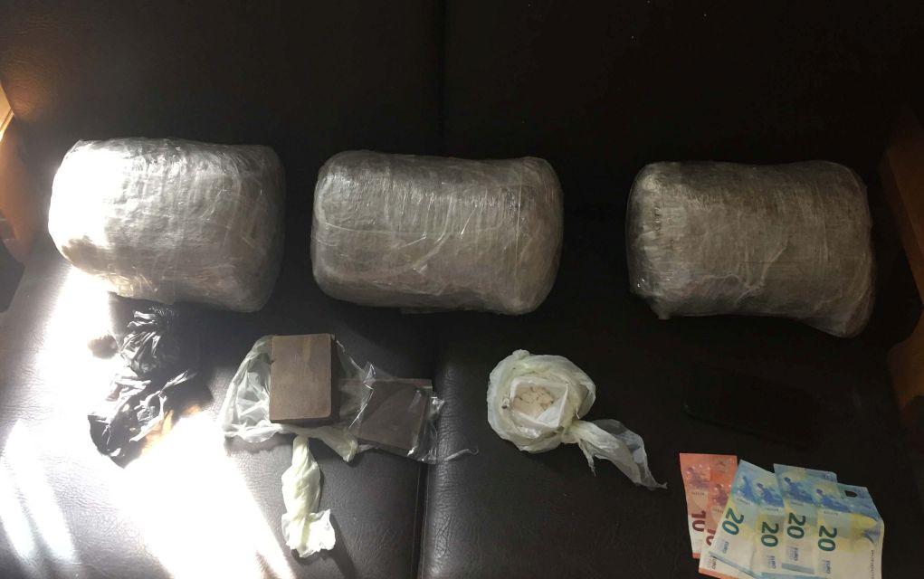 Θεσσαλονίκη: Συνελήφθη 21χρονος έμπορος ναρκωτικών με πάνω από 5 κιλά κάνναβης (pics)