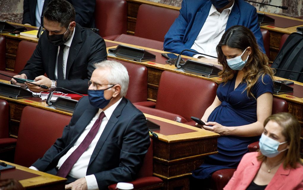 Συνεπιμέλεια: Προκλητική δήλωση από Γιάννη Λοβέρδο – Οργισμένη αντίδραση Ραγκούση