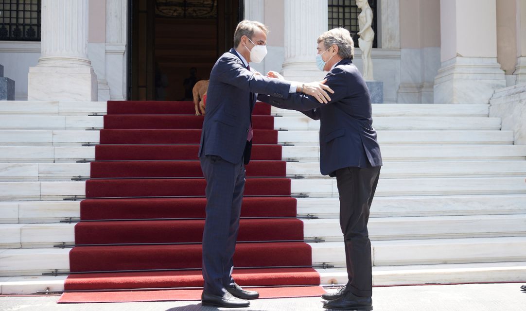 Όσα ειπώθηκαν στη συνάντηση Μητσοτάκη –  Σασόλι στο Μέγαρο Μαξίμου (pics)