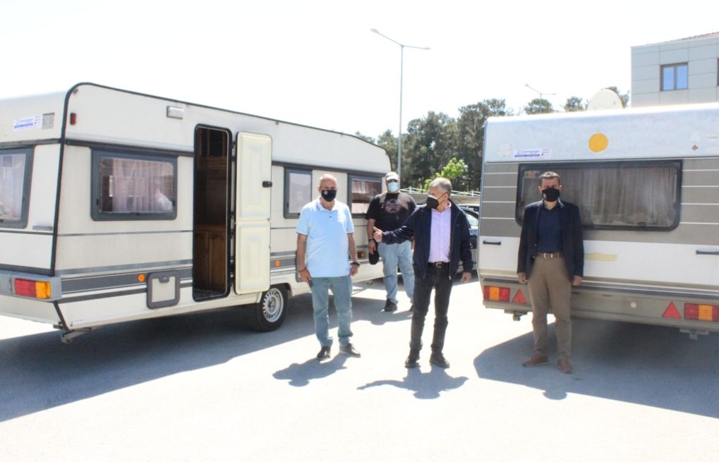 Περιφέρεια Πελοποννήσου: Παρέδωσε δυο τροχόσπιτα στην Περιφέρεια Θεσσαλίας, για σεισμόπληκτους σε Φαλάνη- Φαρκαδόνα (pics)
