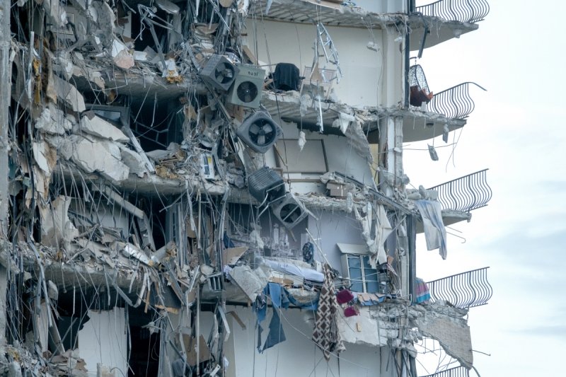 ΗΠΑ: Δεν έχει τέλος ο τραγικός απολογισμός – 78 οι νεκροί στα συντρίμμια της πολυκατοικίας