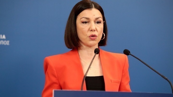 Πελώνη: Σήμερα η απόφαση για το πότε θα «πετάξουμε» τις μάσκες σε εξωτερικούς χώρους