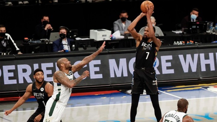 NBA: “Διαστημικό” το Μπρούκλιν, έκανε το 2-0 με διασυρμό του Μιλγουόκι