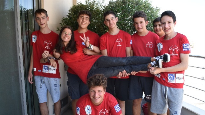 Μαθητές δημιουργούν εφαρμογή για γυμναστική (Robot Birds)