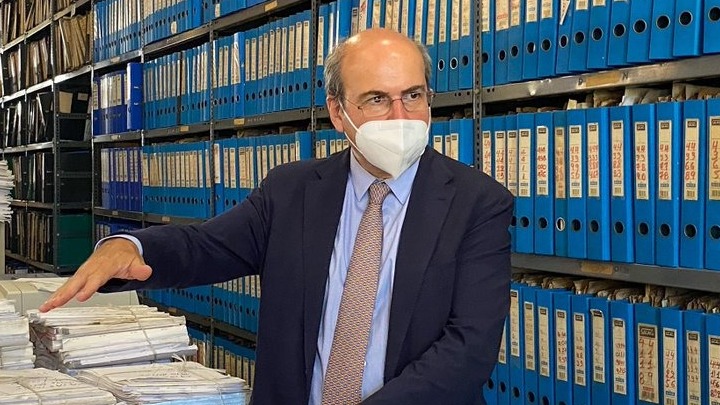 Επίσκεψη Χατζηδάκη στο ΝΑΤ – Σχέδιο δράσης για το ναυτικό ταμείο