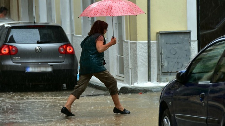Καιρός: Υψηλή θερμοκρασία και… καταιγίδες