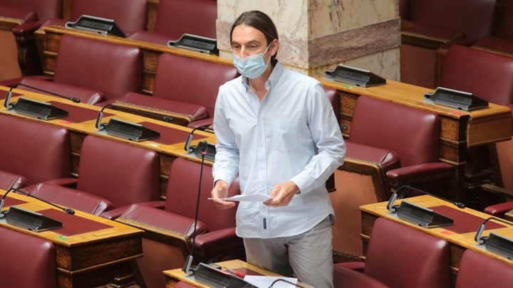 Κρίτων Αρσένης για εργασιακό ν/σ: Οι γονείς δεν θα βλέπουν τα παιδιά τους μέχρι την ενηλικίωσή τους