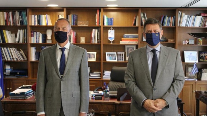 Συνάντηση Βαρβιτσιώτη – Πρέσβη της Ρωσίας εν όψει της επίσκεψης Μητσοτάκη στη Μόσχα