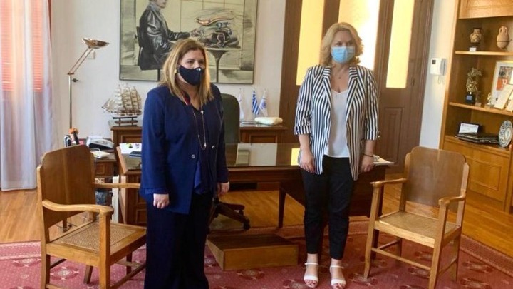 Συρεγγέλα: «Συνεχίζουμε να στηρίζουμε τις δομές για την πρόληψη και αντιμετώπιση της βίας κατά των γυναικών»