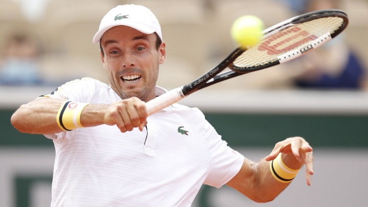 Πρόωρο «αντίο» από το Roland Garros είπε ο Αγούτ