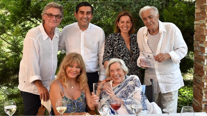 Γκόλντι Χόουν και Κερτ Ράσελ στη Σκιάθο