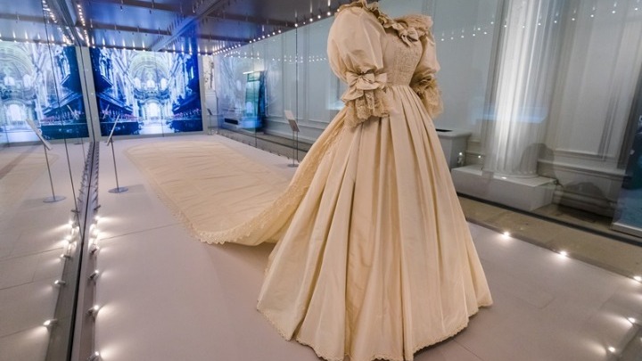 Royal Style in the Making: Το νυφικό της πριγκίπισσας Νταϊάνα σε νέα έκθεση