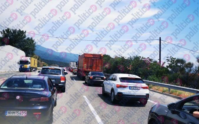 Θεσσαλονίκη: Ένα χιλιόμετρο κίνηση στα διόδια Ασπροβάλτας (pics)