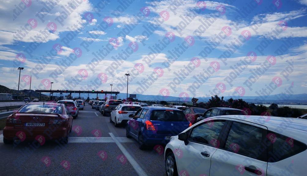 Θεσσαλονίκη: Αυξημένη η κίνηση στην Εγνατία – Ταλαιπωρία για οδηγούς στα διόδια της Ανάληψης (pics)