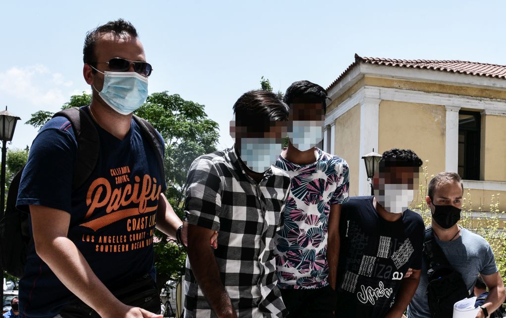 Ποινική δίωξη σε βαθμό κακουργήματος στους τρείς αλλοδαπούς που συνελήφθησαν για τον βιασμό 25χρονης στον Άγιο Παντελεήμονα