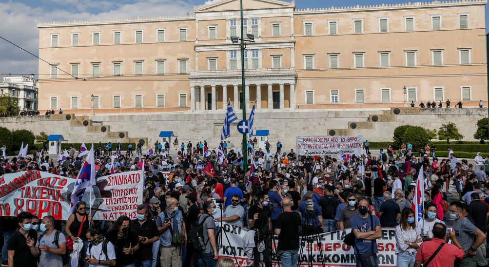 Αθήνα: Συγκεντρώσεις εργατικών σωματείων του ΠΑΜΕ στο Σύνταγμα