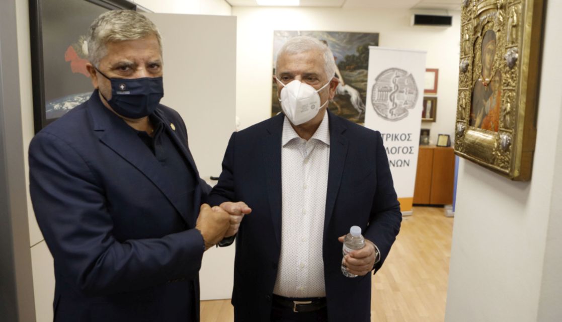 Περιφέρεια Αττικής: Έπεσαν υπογραφές από Πατούλη παρουσία Μελισσανίδη για τη χρηματοδότηση εξοπλισμού για το γήπεδο της ΑΕΚ (pics)