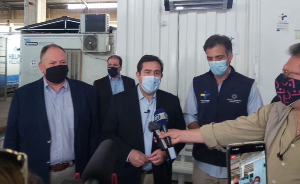 Μηταράκης από Χίο: «Θέμα ημερών η ολοκλήρωση του εμβολιασμού αιτούντων άσυλο»