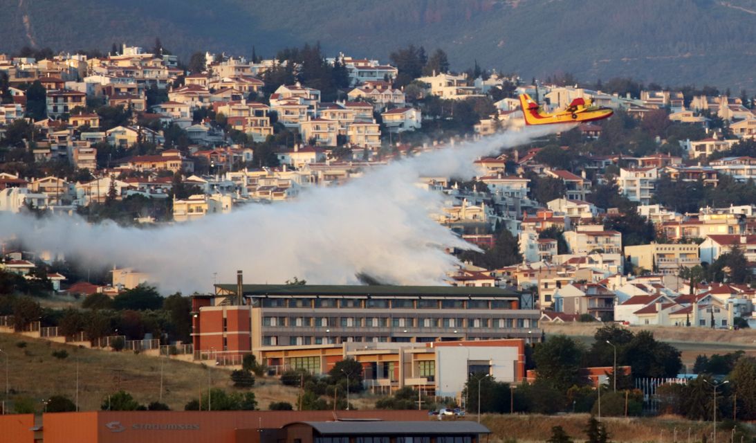 Θεσσαλονίκη: Εικόνες από τη φωτιά στο Δήμο Πυλαίας – Χορτιάτη (pics)