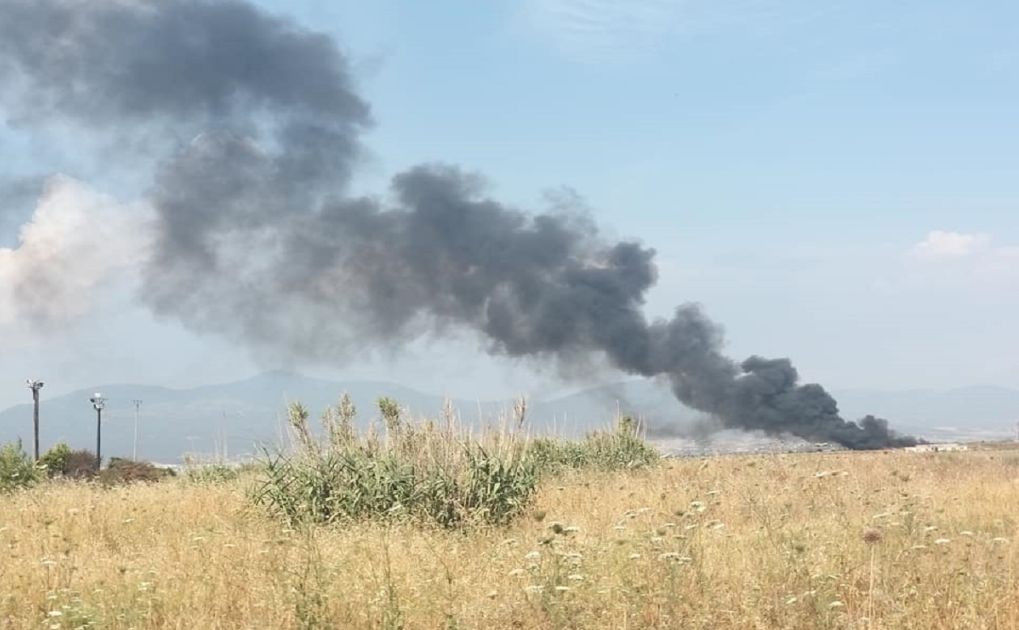 Θεσσαλονίκη: Σε εξέλιξη φωτιά στον οικισμό Τσαΐρια