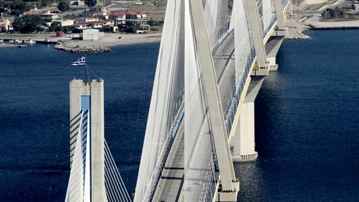 Διακοπή κυκλοφορίας στη Γέφυρα Ρίου Αντιρρίου λόγω τροχαίου