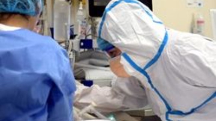 Κορονοπάρτι: Ένας μολυσμένος μπορεί να κολλήσει 100 άτομα  – ΒΙΝΤΕΟ