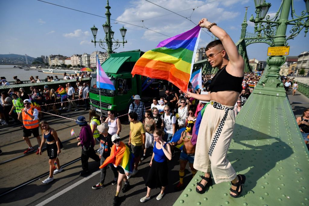 Ουγγαρία: Αψήφησαν τον Όρμπάν και πήγαν στο Pride (vid)