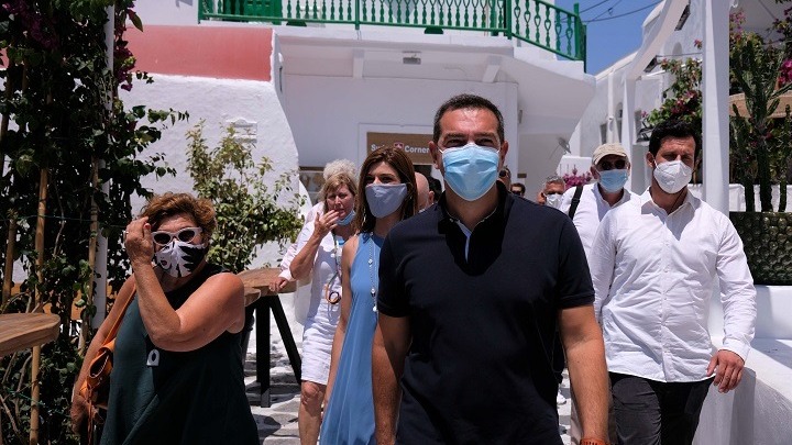 Μύκονος: Αλ. Τσίπρας προς συμμαθητή του «Εσύ δεν άλλαξες καθόλου ρε π…» – Δείτε το βίντεο