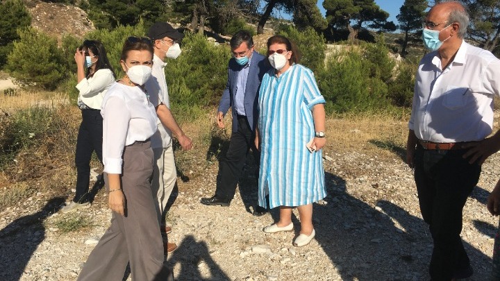 Λίνα Μενδώνη και Γιώργος Αμυράς στο Πεντελικό Όρος