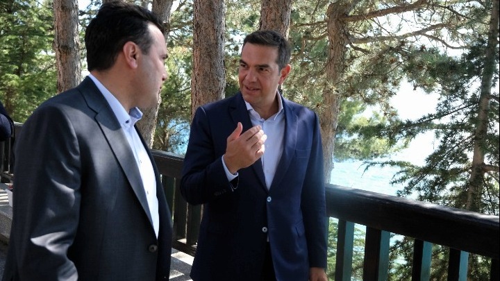 Την σημασία της πιστής στην εφαρμογή της Συμφωνίας των Πρεσπών ο Τσίπρας στον Ζάεφ