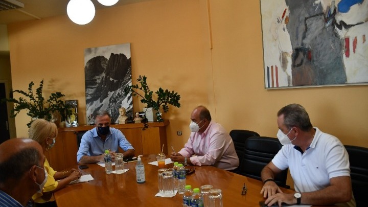 Ο Καλαφάτης έκανε έκκληση προς φορείς της Αυτοδιοίκησης για ευαισθητοποίηση πολιτών για τα εμβόλια