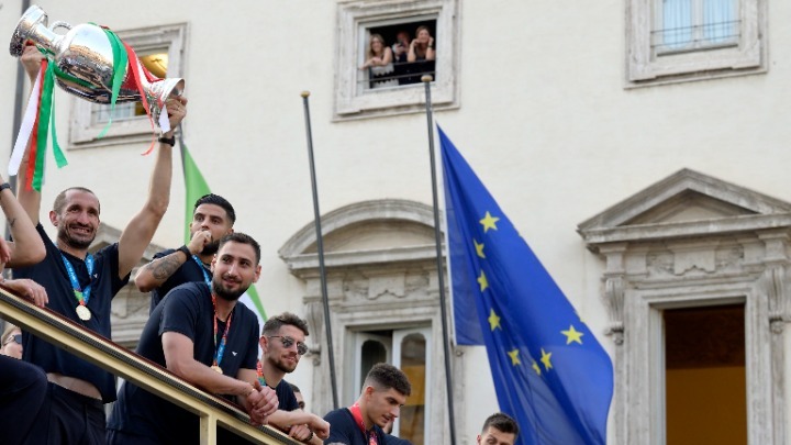 Euro 2020 – Ιταλία: Ο γύρος του θριάμβου των Ατζούρι (Video + pics)