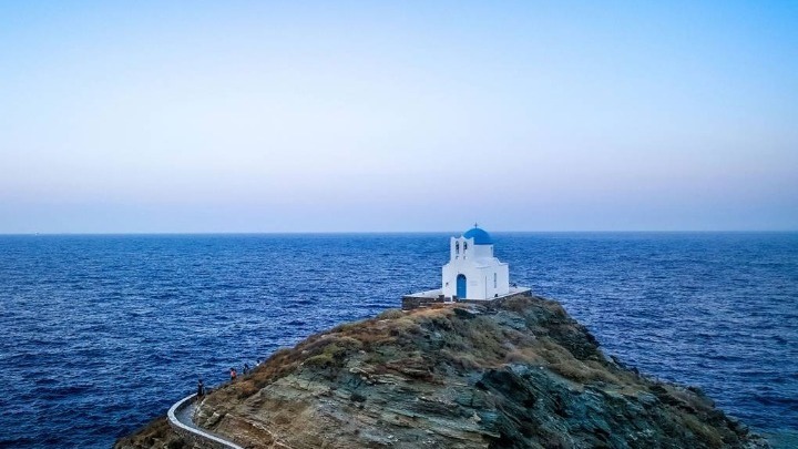 Δεκαπέντε νεαροί Ιταλοί σε καραντίνα στην Ίο